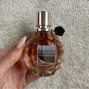 NWOT - Viktor & Rolf Flower Bomb 1.7 oz